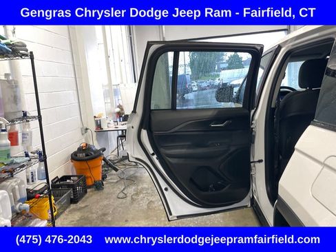 Certified 2023 Jeep Grand Cherokee Laredo w/ Luxury Tech Group I AWD/4WD image 15
