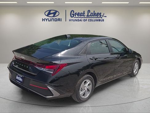 New 2026 Hyundai Elantra SE FWD image 5
