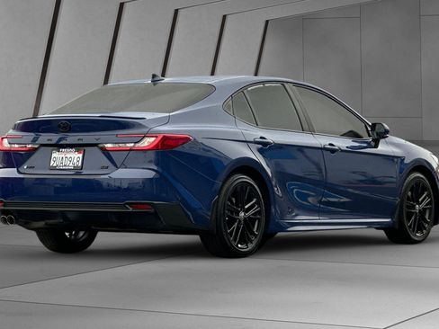 Used 2025 Toyota Camry LE image 4