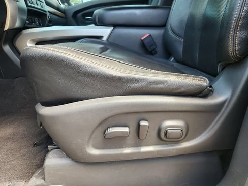 Used 2016 Nissan Titan SL RWD image 23