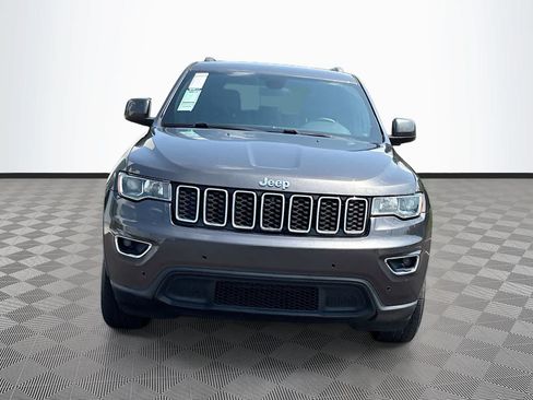 Used 2018 Jeep Grand Cherokee Laredo AWD/4WD image 2