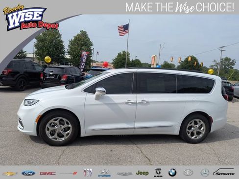 Used 2022 Chrysler Pacifica Limited FWD image 6