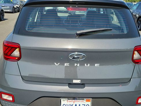 Certified 2025 Hyundai Venue Limited FWD image 21