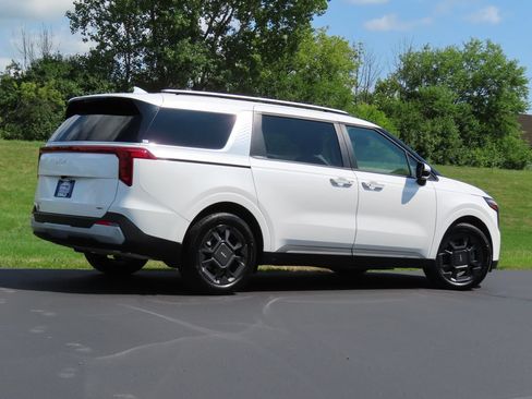 Certified 2026 Kia Carnival EX FWD image 3