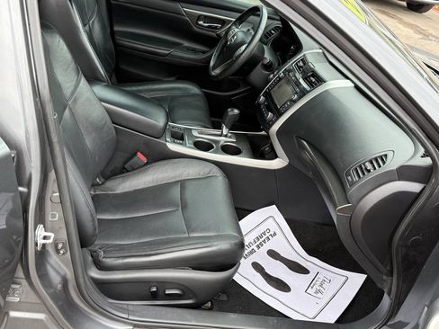 Used 2015 Nissan Altima 2.5 SL w/ Technology Package FWD image 16