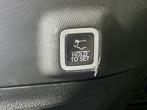 Used 2023 Jeep Grand Cherokee Limited RWD image 30