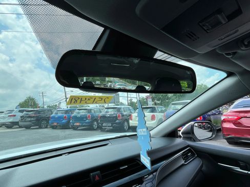 Used 2019 Toyota Camry SE image 20