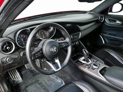 Used 2022 Alfa Romeo Giulia Ti w/ Active Assist Plus Package RWD image 3