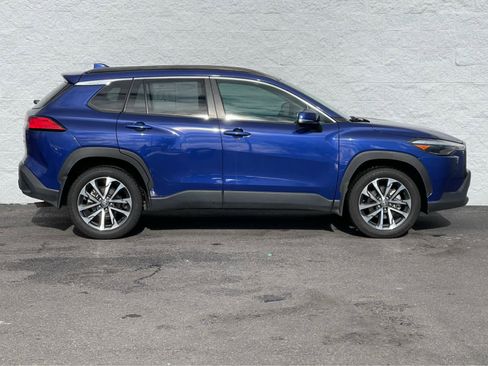 Used 2023 Toyota Corolla Cross XLE image 5