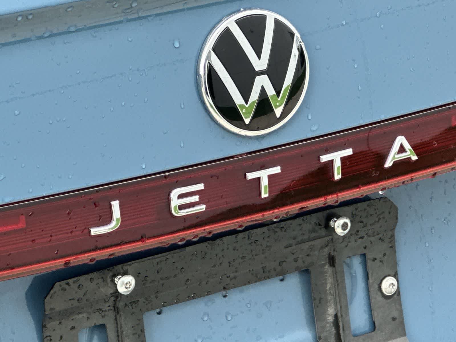 Used 2025 Volkswagen Jetta SE FWD image 14