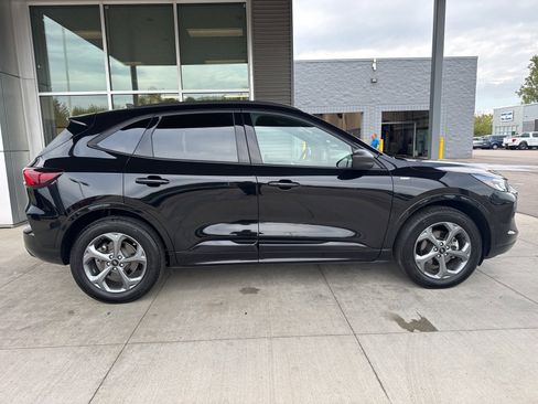 Certified 2024 Ford Escape ST-Line w/ Tech Pack #1 image 9
