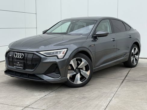 Used 2021 Audi e-tron Prestige w/ Prestige Package image 2