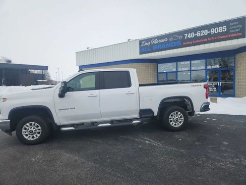 Used 2024 Chevrolet Silverado 2500 LT image 2
