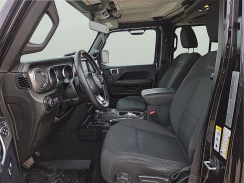 Used 2019 Jeep Wrangler Unlimited Sahara image 11