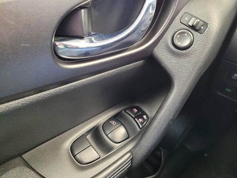 Used 2016 Nissan Rogue S image 27