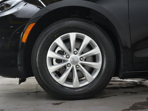 Used 2025 Chrysler Pacifica Select FWD image 31
