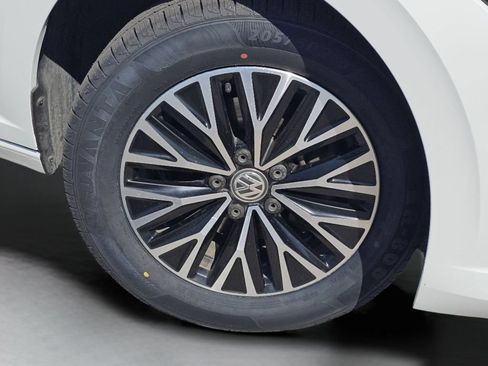 Used 2019 Volkswagen Jetta SE FWD image 17