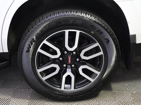 Used 2021 GMC Yukon AT4 w/ Rear Media and Nav Package AWD/4WD image 20