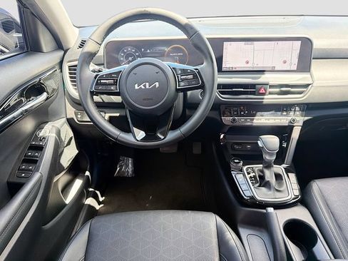 Used 2024 Kia Seltos EX FWD image 23