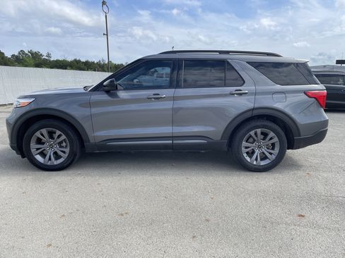 Used 2022 Ford Explorer XLT w/ Equipment Group 202A image 7