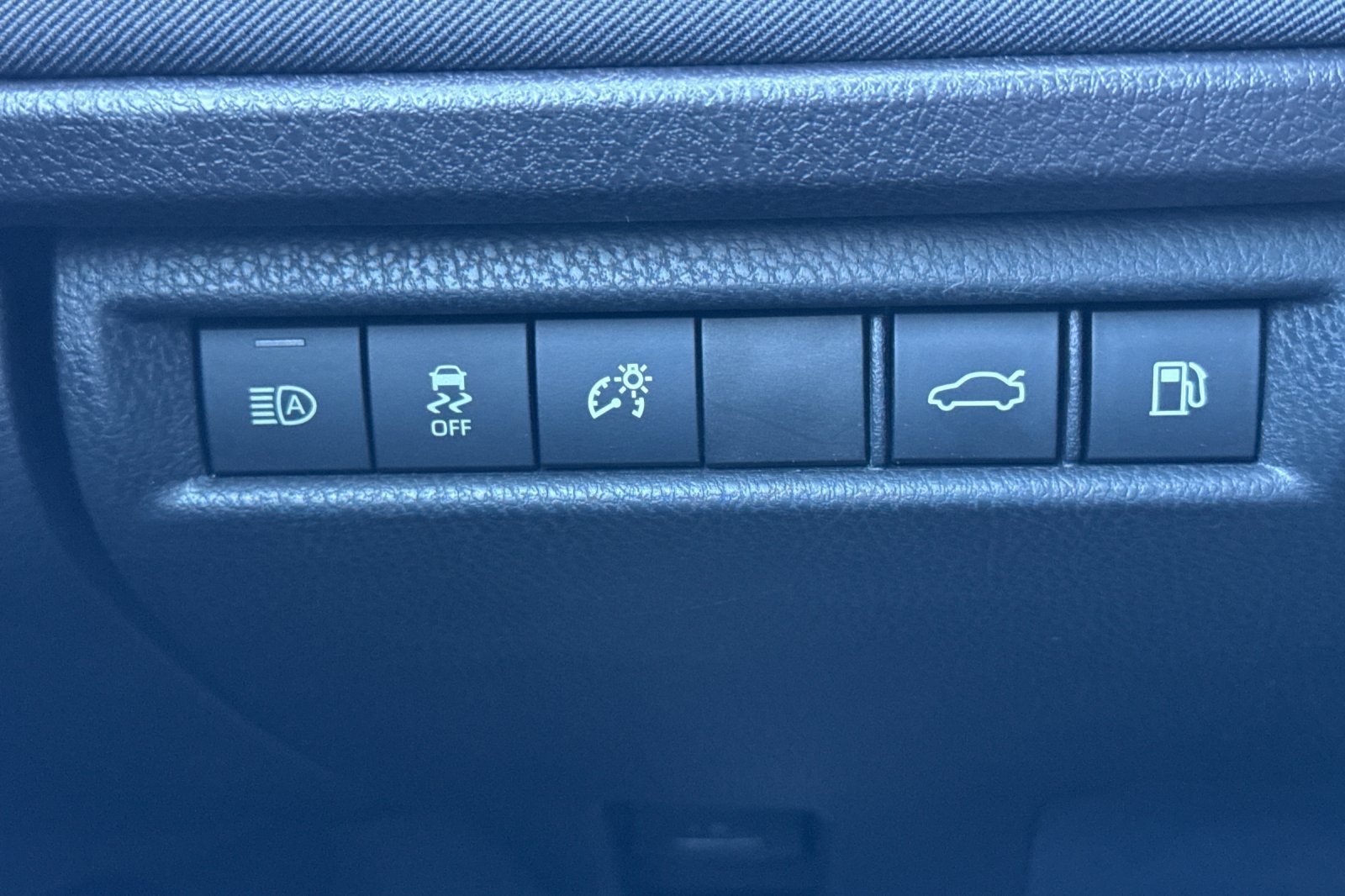 Certified 2025 Toyota Camry LE FWD image 32