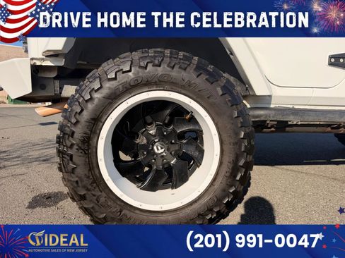 Used 2016 Jeep Wrangler Unlimited Sahara w/ Connectivity Group AWD/4WD image 11