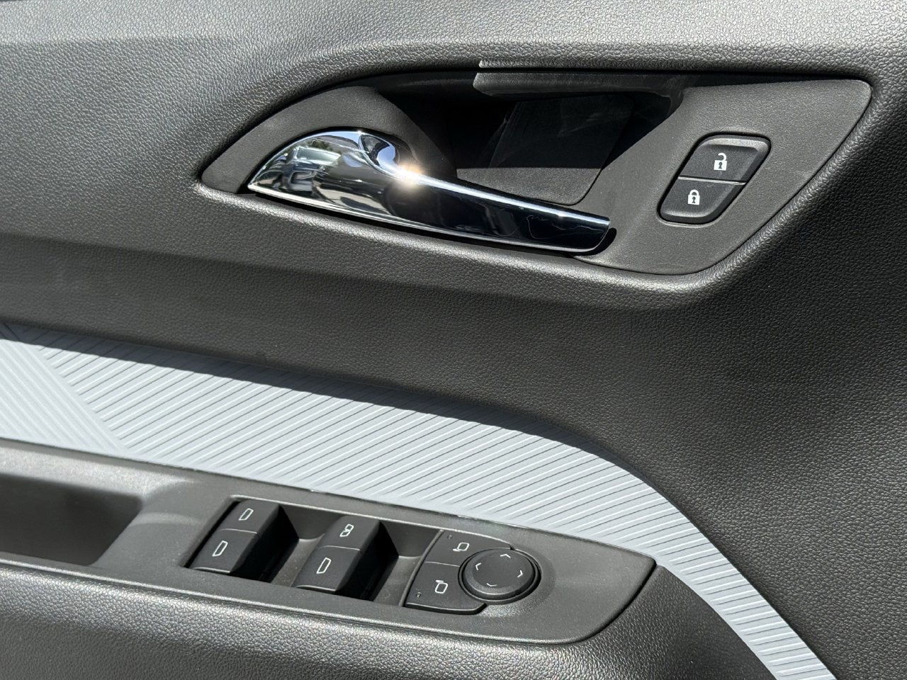 Used 2027 Chevrolet Bolt RS FWD image 18