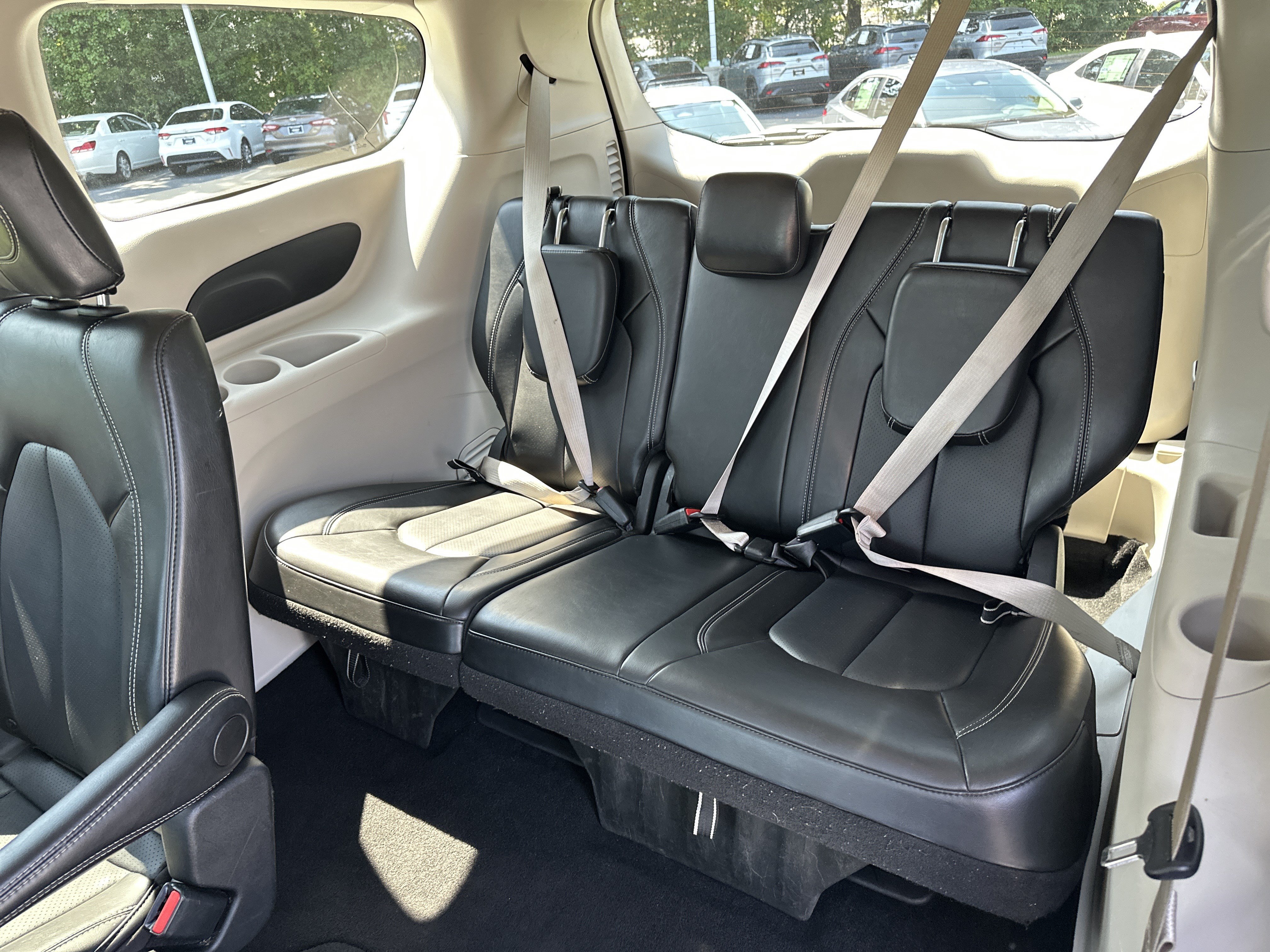 Used 2024 Chrysler Pacifica Touring-L FWD image 32