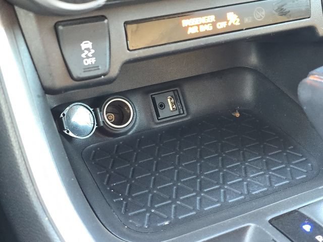 Used 2019 Toyota RAV4 XLE Premium FWD image 34