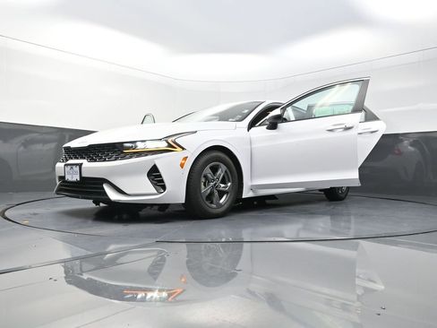 Used 2023 Kia K5 LXS image 33