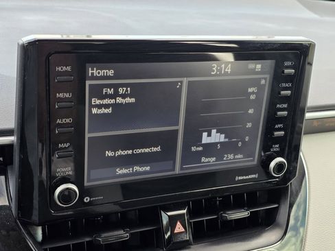 Used 2022 Toyota Corolla LE image 21