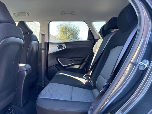 Used 2025 Kia Soul LX w/ LX Technology Package FWD image 23