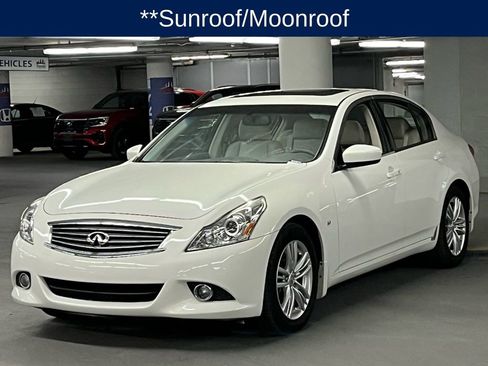 Used 2015 INFINITI Q40 w/ Moonroof Package image 4