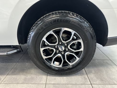 Used 2022 Ford Expedition XLT image 9