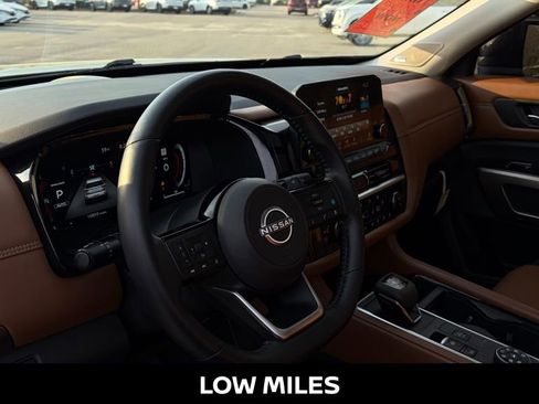 Certified 2025 Nissan Pathfinder Platinum AWD/4WD image 17