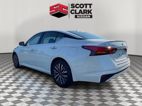 Used 2023 Nissan Altima 2.5 SV FWD image 4