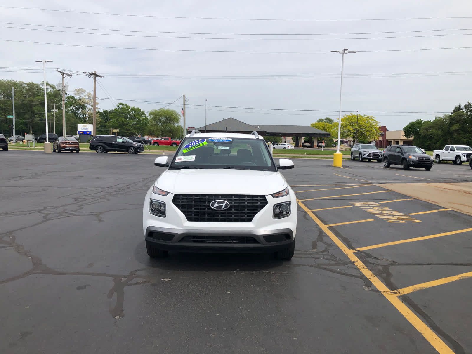 Certified 2025 Hyundai Venue SEL FWD image 5