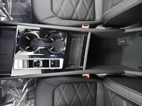 Used 2025 Volkswagen Atlas SE image 34