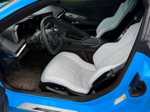 Used 2024 Chevrolet Corvette Stingray Coupe RWD image 3