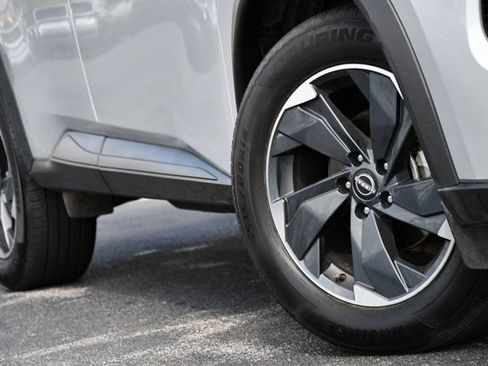 Used 2025 Nissan Rogue SV AWD/4WD image 13
