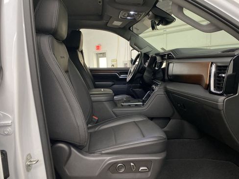 Used 2024 GMC Sierra 2500 Denali w/ Denali Reserve Package image 18