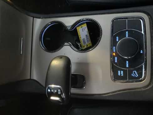 Used 2014 Jeep Grand Cherokee Limited w/ Luxury Group II image 22