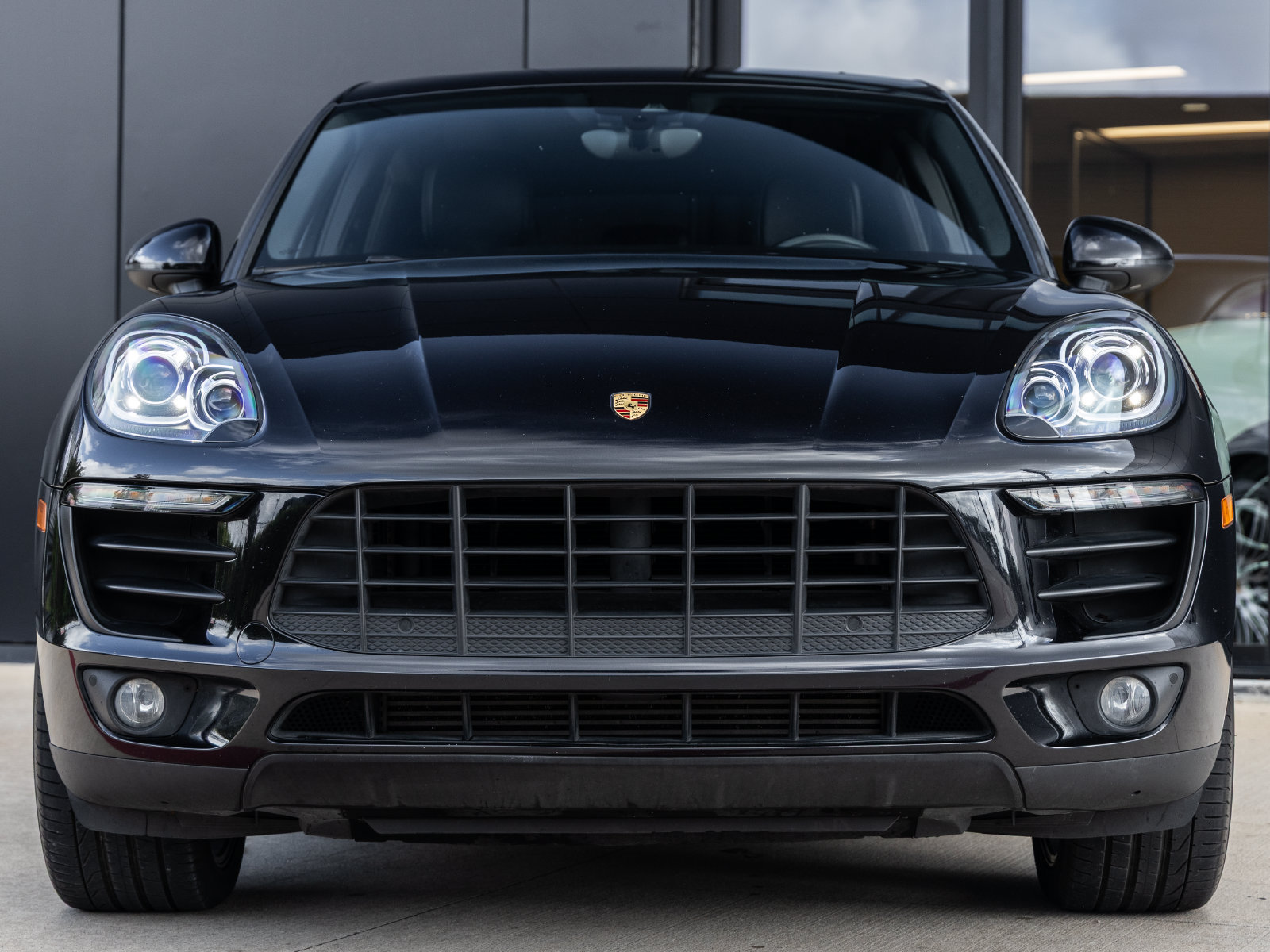 Used 2018 Porsche Macan Sport Edition AWD/4WD image 8