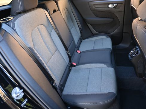 Used 2025 Volvo XC40 B5 Core image 21