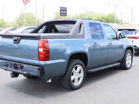 Used 2011 Chevrolet Avalanche LS image 7
