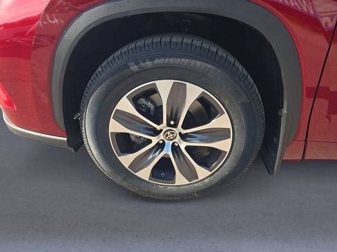 Used 2023 Toyota Highlander XLE FWD image 10