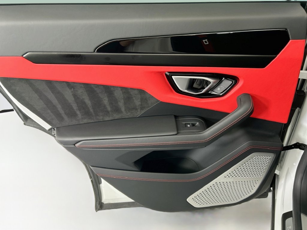 Used 2023 Lamborghini Urus S AWD/4WD image 25