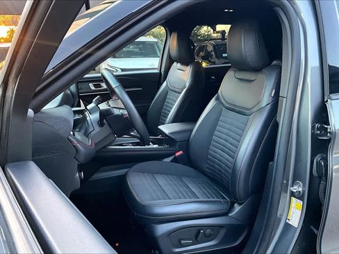 Used 2025 Ford Explorer ST-Line image 8