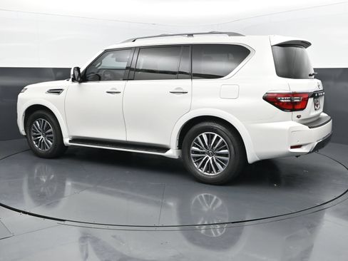 Used 2023 Nissan Armada SL w/ Captain's Chairs Package AWD/4WD image 3
