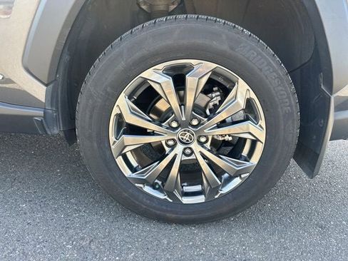 Used 2022 Toyota RAV4 XLE Premium image 7
